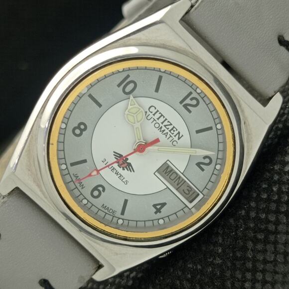 Vintage 1983 Citizen Automatic Mens Silver Watch W/daydate & Gold accents - Picture 1 of 9